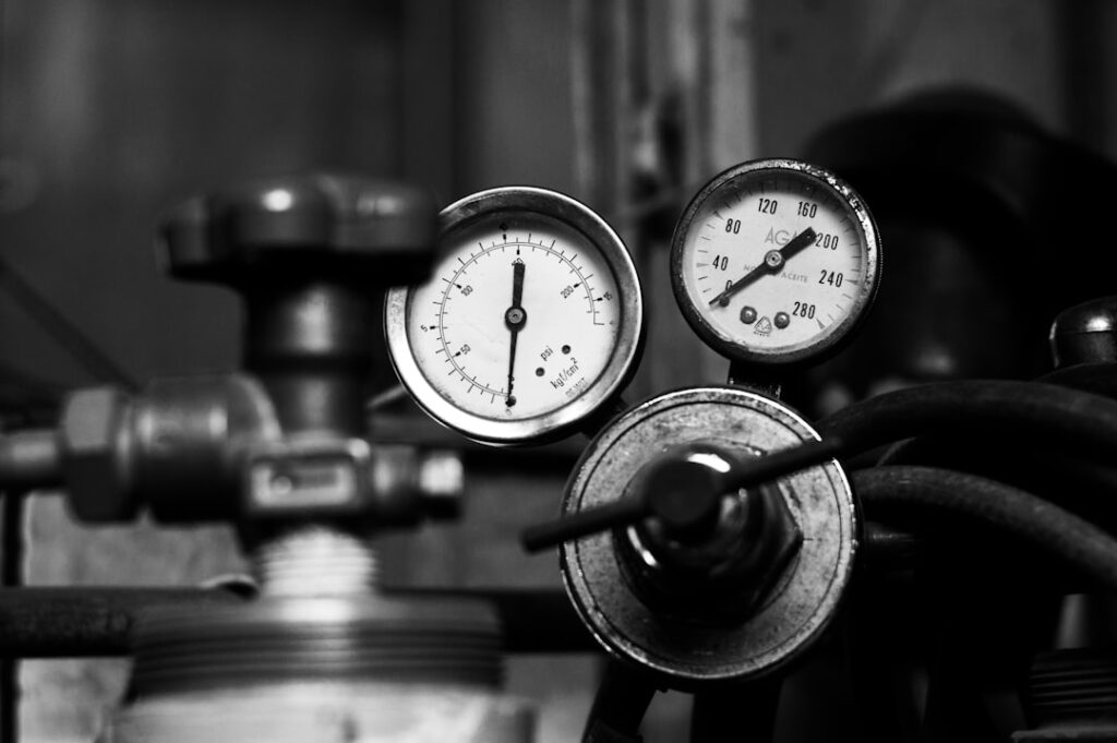 Czym grozi zbyt niskie ciśnienie w oponach? Photo Tire pressure